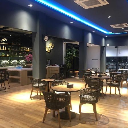 Grand Caman Hotel Bekasi Eksteriør bilde