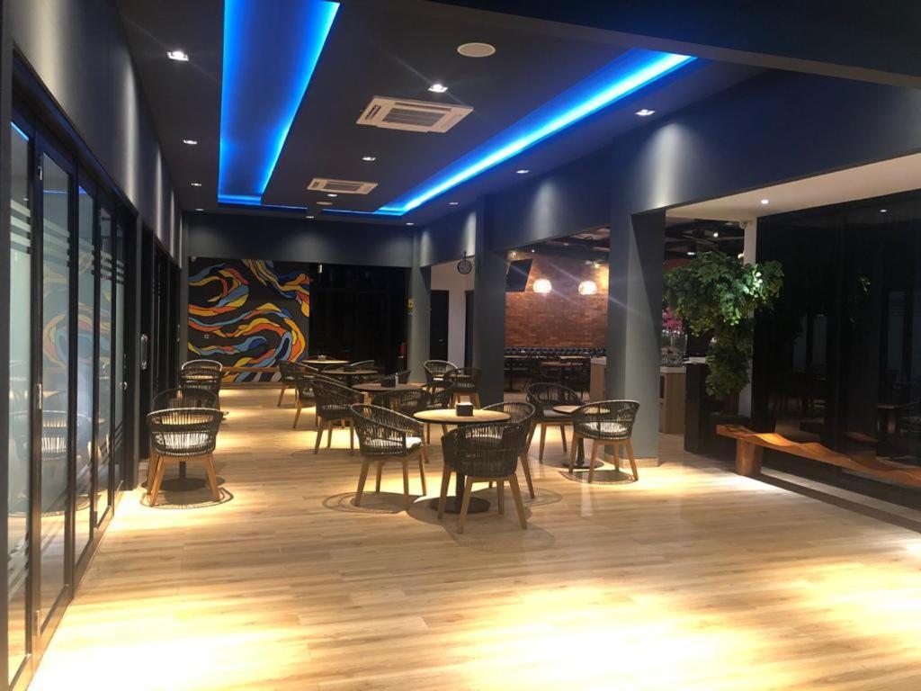 Grand Caman Hotel Bekasi Eksteriør bilde