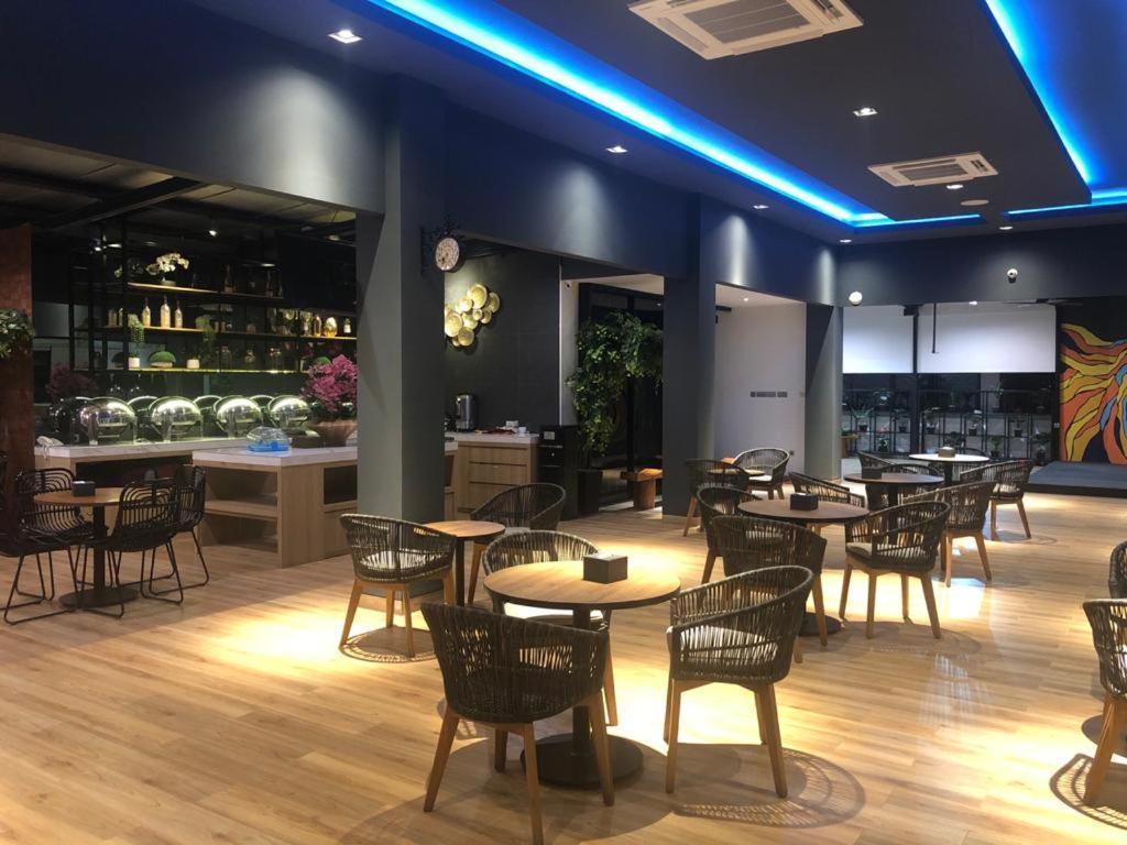 Grand Caman Hotel Bekasi Eksteriør bilde