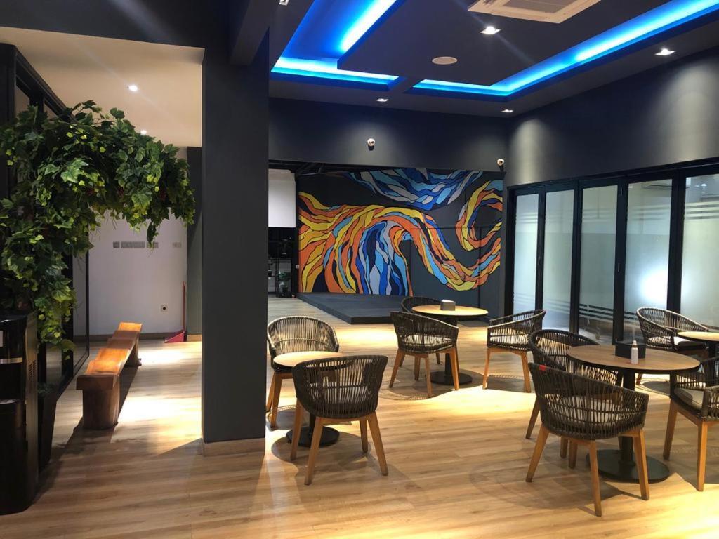 Grand Caman Hotel Bekasi Eksteriør bilde