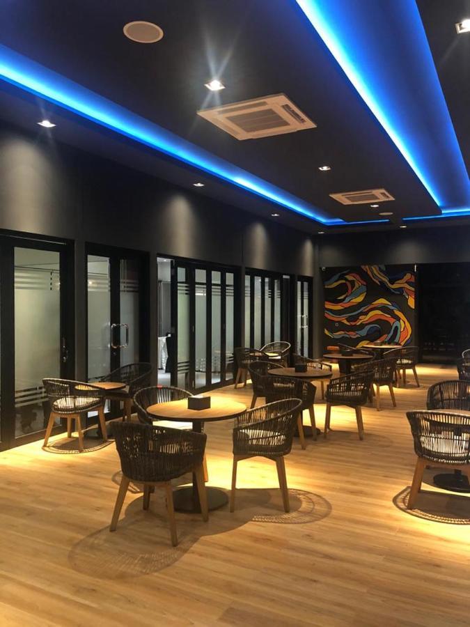 Grand Caman Hotel Bekasi Eksteriør bilde
