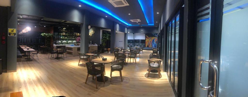 Grand Caman Hotel Bekasi Eksteriør bilde